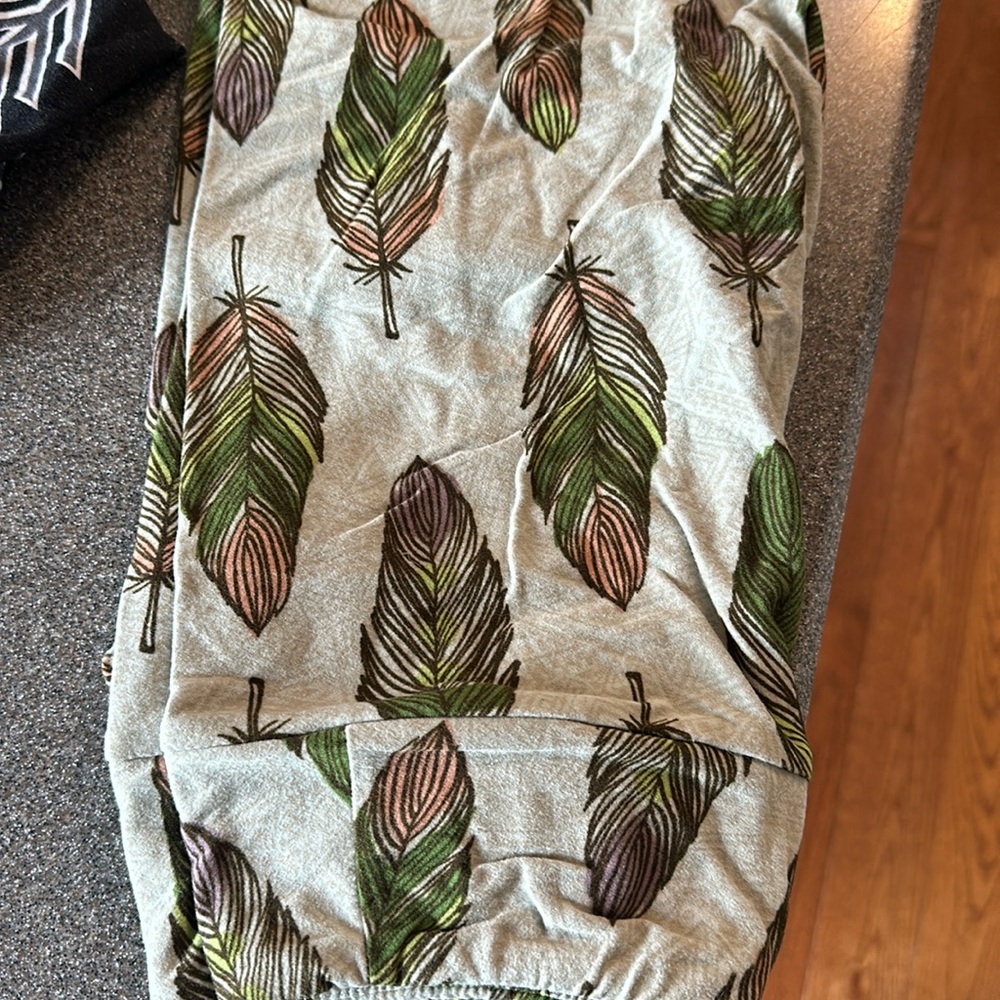 LulaRoe feathered collectors leggings. Unicorn leggings!